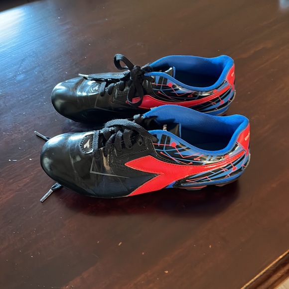 Soccer cleats - Picture 3 of 5